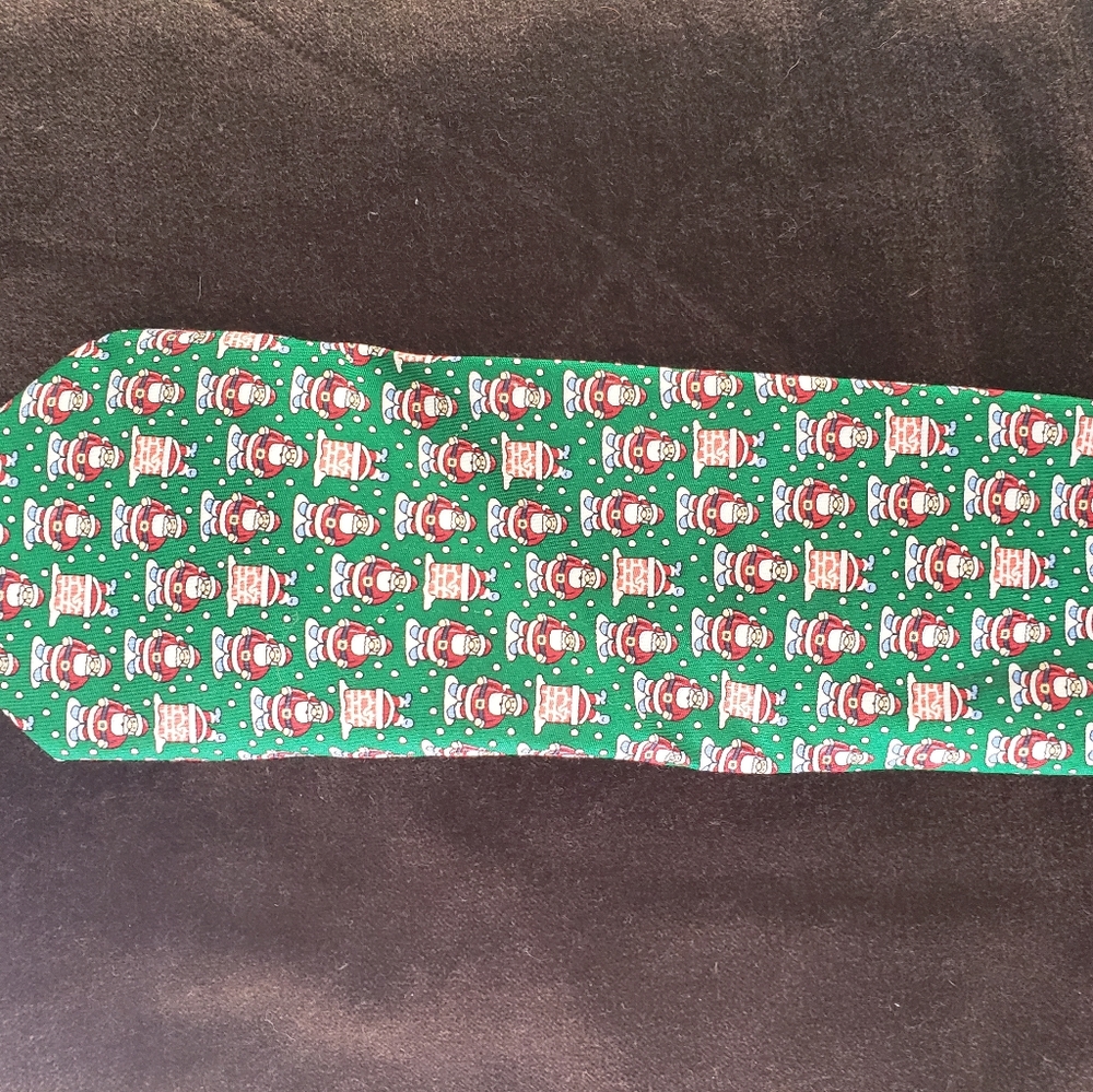 Green and red tie